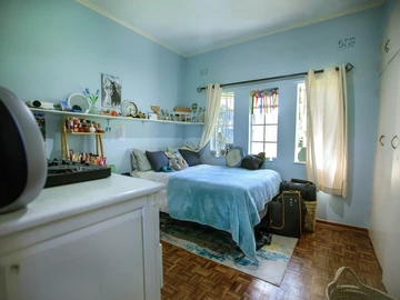 6 Bedroom House