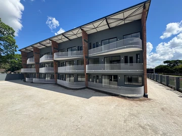 2 Bedroom Flat & Apartment