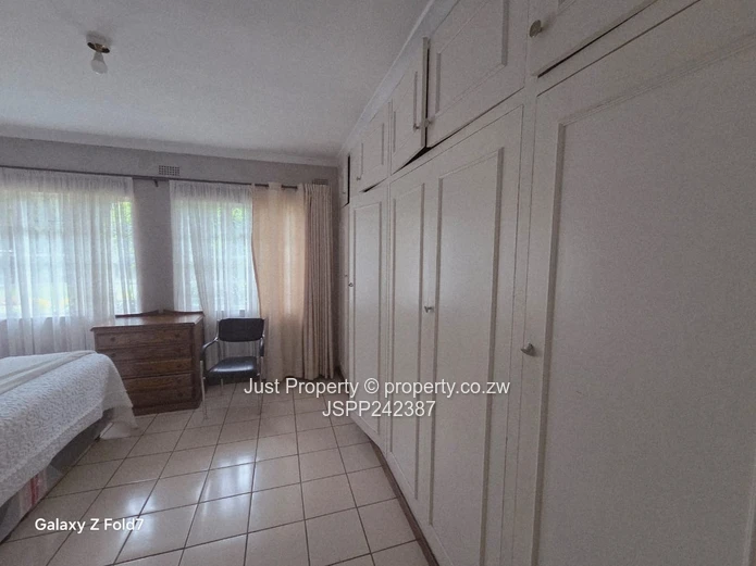 Borrowdale Road Frontage House sitting on 4008sqm