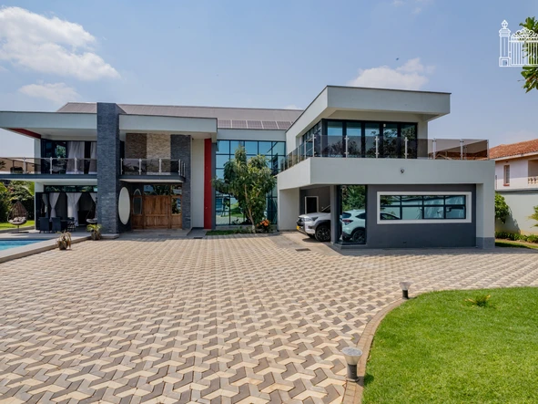 6 Bedroom House
