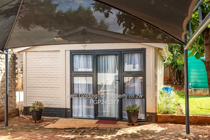 4- bedroom En suite Home on 1160sqm in Hillside