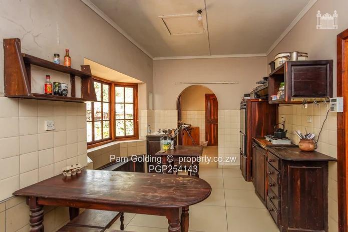 Character Home in Rolf Valley  (Sole Mandate)