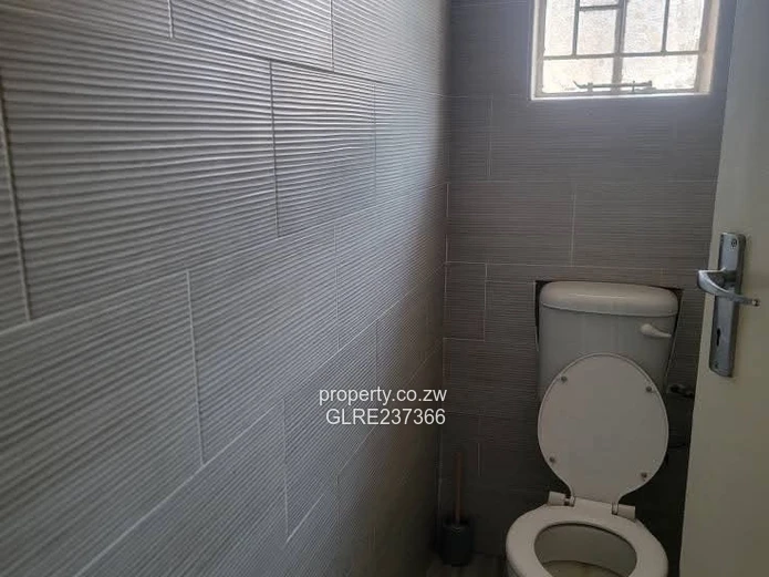 NEW BLUFFHILL ,WESTGATE Neat n spacious 3beds FULLHOUSE To Let