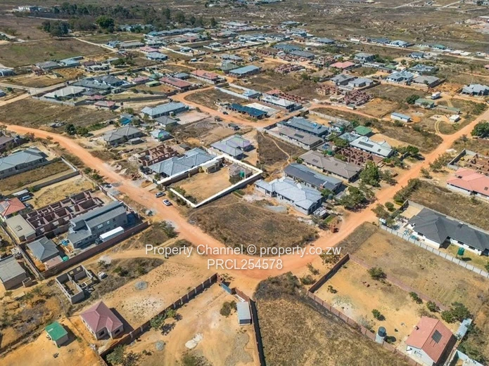 Elizabeth Park Ruwa 1019m² Residential Stand with 2 Cottages 