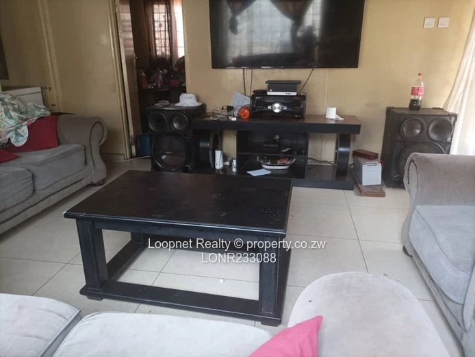 Compact 2-Bed Glen View Home on 220 sqm — Walled & Gated