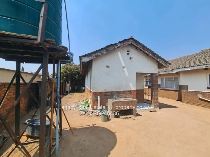 Spacious 4-Bedroom Houghton Park Home With Cottage And Title Deeds