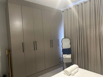 2 Bedroom Flat & Apartment