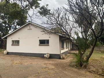 Charming 3-Bedroom Home with Spacious Grounds in Mabelreign, Harare