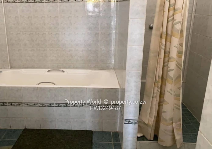 3 Bedroom House to Rent in Kensington