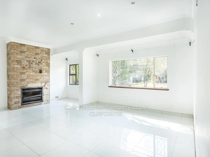 Stylish Family Home In Colne Valley!