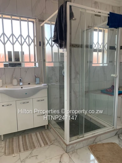 Spacious 5-Bed Parktown Home with Modern Kitchen & Borehole