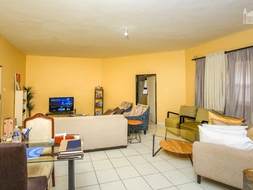 5 Bedroom Flat & Apartment