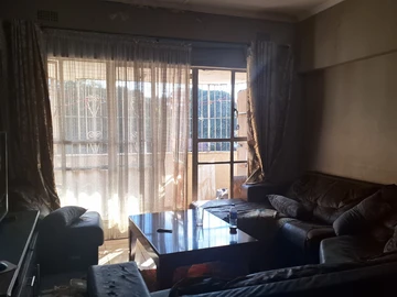 2 Bedroom Flat & Apartment