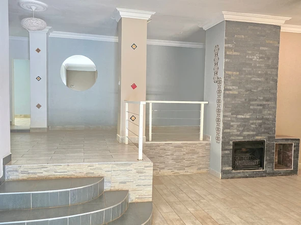 3 Bedroom Flat & Apartment