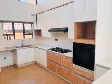3 Bedroom Flat & Apartment