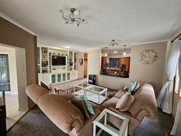 Immaculate 2 bedroom townhouse in well established complex