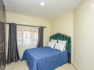 5 Bedroom Flat & Apartment
