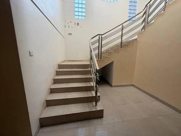 6 Bedroom House