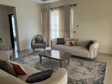 5 Bedroom Flat & Apartment