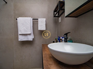 3 Bedroom Flat & Apartment