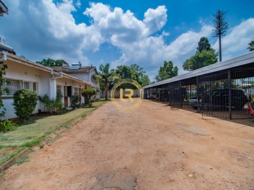 2 Bedroom Flat & Apartment