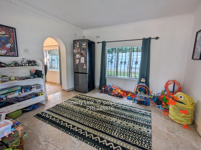 Family Friendly Highlands Home - Available 1 August