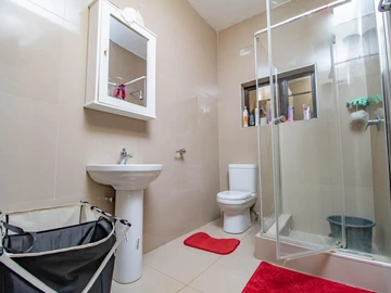 3 Bedroom Flat & Apartment