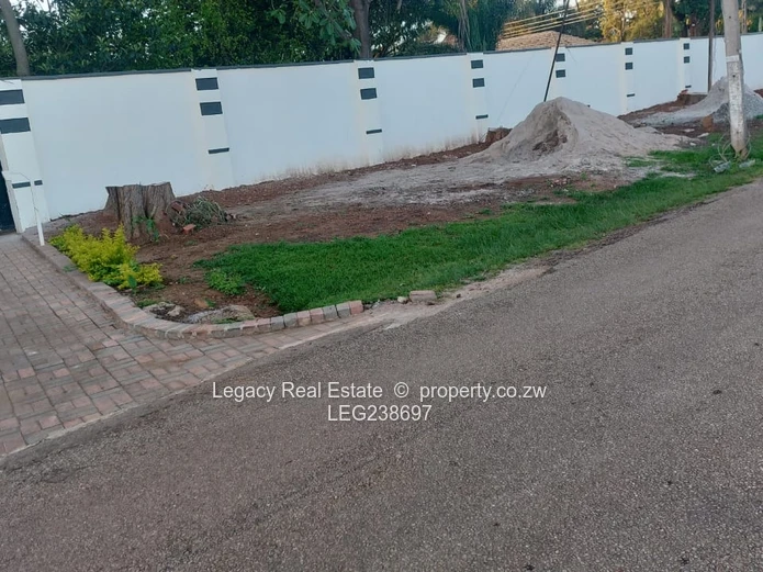 Premium Cluster Stand in Sought-After Highlands