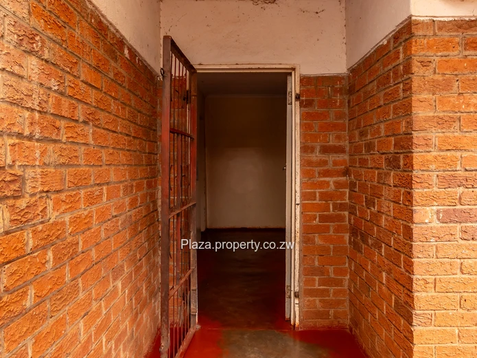 Spacious 4-Bedroom Home on 3045sqm in Chegutu Low-Density – Sykes Street