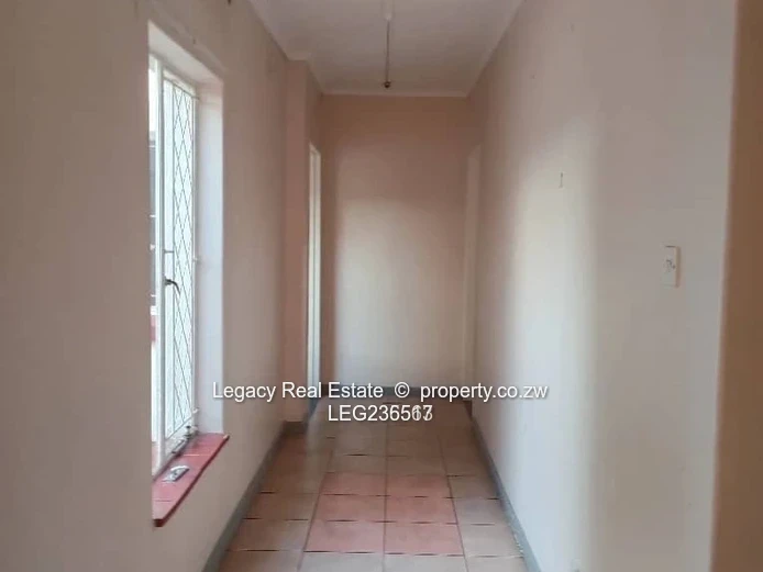 Greendale Athlone Gem with Ensuite, Garden Flat with Backyard