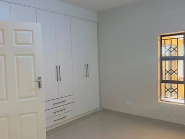 4 Bedroom Flat & Apartment