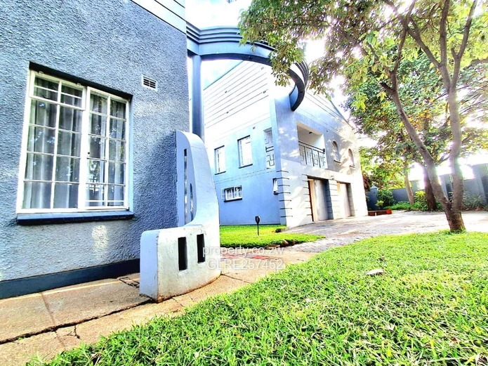 Spacious 8BR Avondale (Harare North) Home — Pool & Borehole