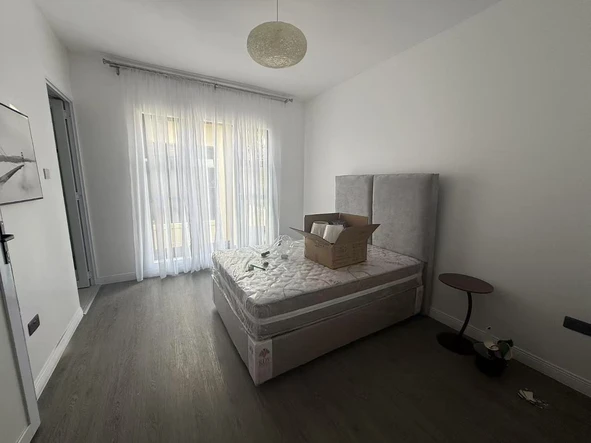 2 Bedroom Flat & Apartment