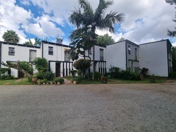 2 Bedroom Flat & Apartment