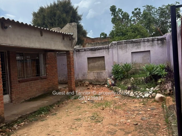 Ruvimbo Township Property for Sale on 600sqm with Excellent Renovation and Development Potential