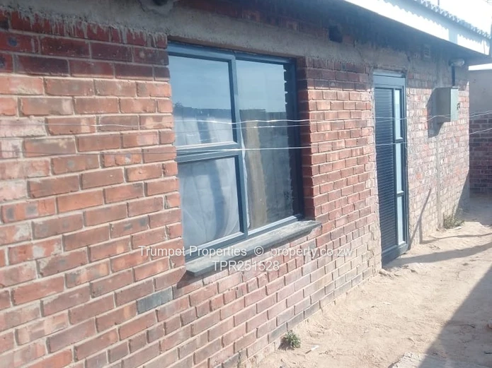 6 Bedroom House in Stoneridge For Sale