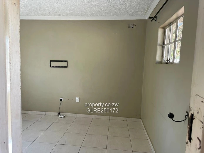 Marlborough 1-Bed Home with Borehole & Garage