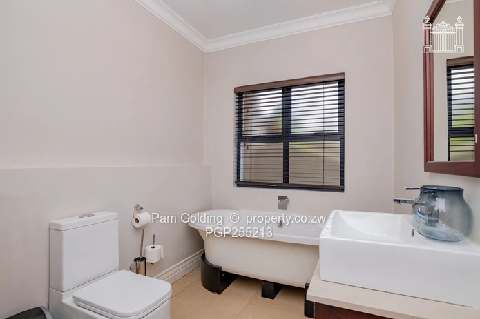 Timeless Elegance on the Hill - Price Drive Brooke Estate 