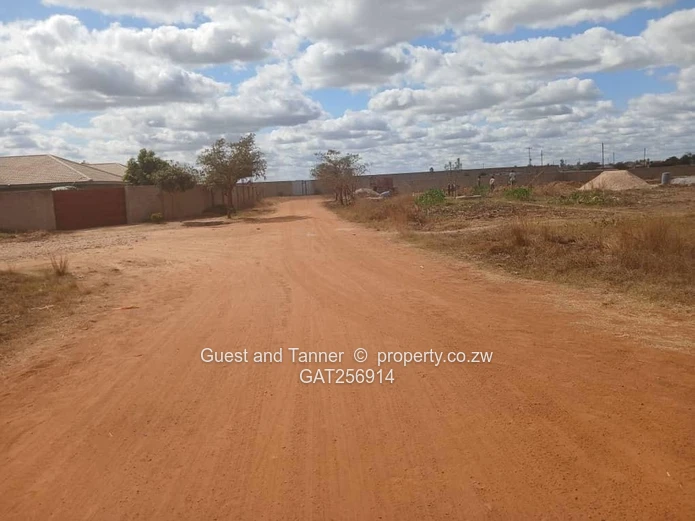 STAND FOR SALE IN RIVERSIDE, CHITUNGWIZA WITH A 3 bed cottage