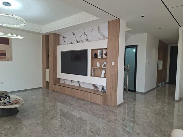 4 Bedroom Flat & Apartment