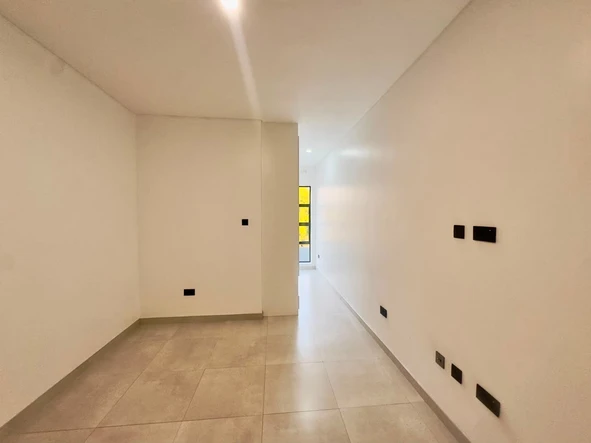 3 Bedroom Flat & Apartment