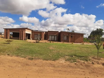 Spacious 6 Bedroom House with Borehole in Helensvale, Borrowdale  for Sale