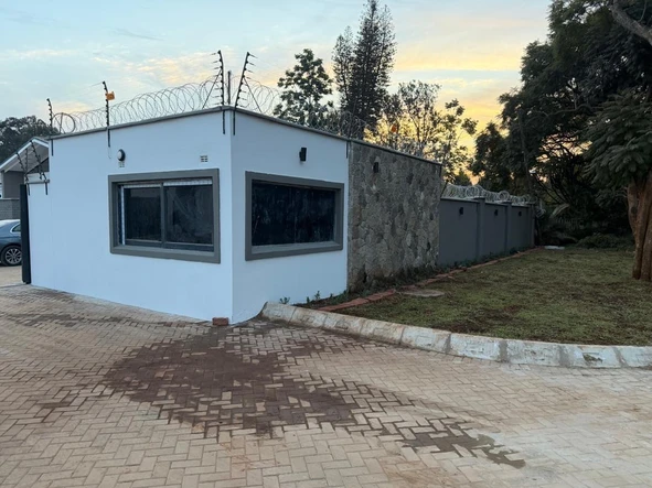 2 Bedroom Flat & Apartment