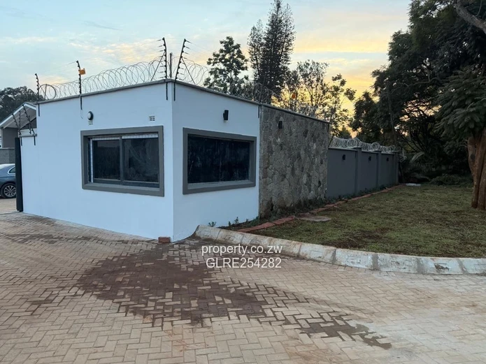 New Marlborough 2-Bed Flat — Borehole & Paved Parking