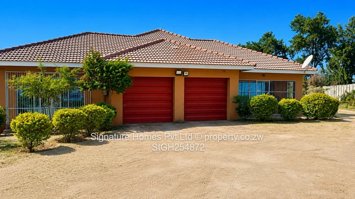 Spacious 7-bedroomed Home in a compex