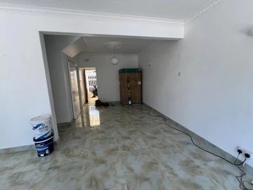 2 Bedroom Flat & Apartment