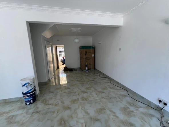 2 Bedroom Flat & Apartment