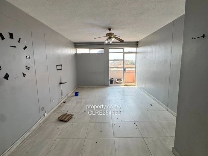Curved Red-Brick 2-Bed Flat with Balcony, Avenues