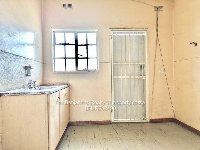 Block Of 12 Flats – Avenues, Harare Cbd