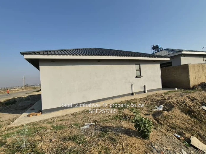 Southview Park: HOUSE FOR SALE - NEAR COMPLETION- 240 m²